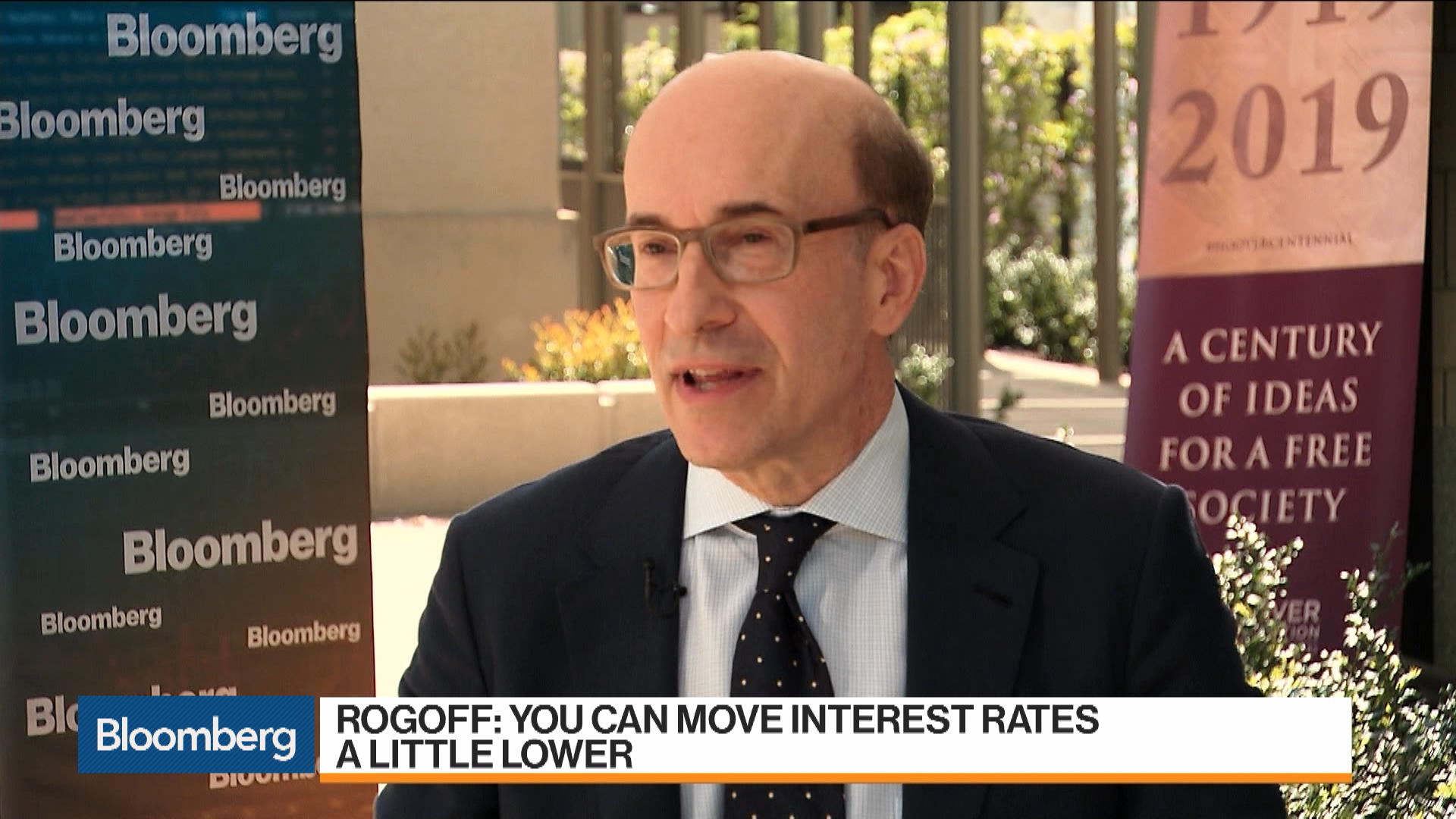 Watch Fed Can Move Interest Rates a Little Lower: Rogoff - Bloomberg