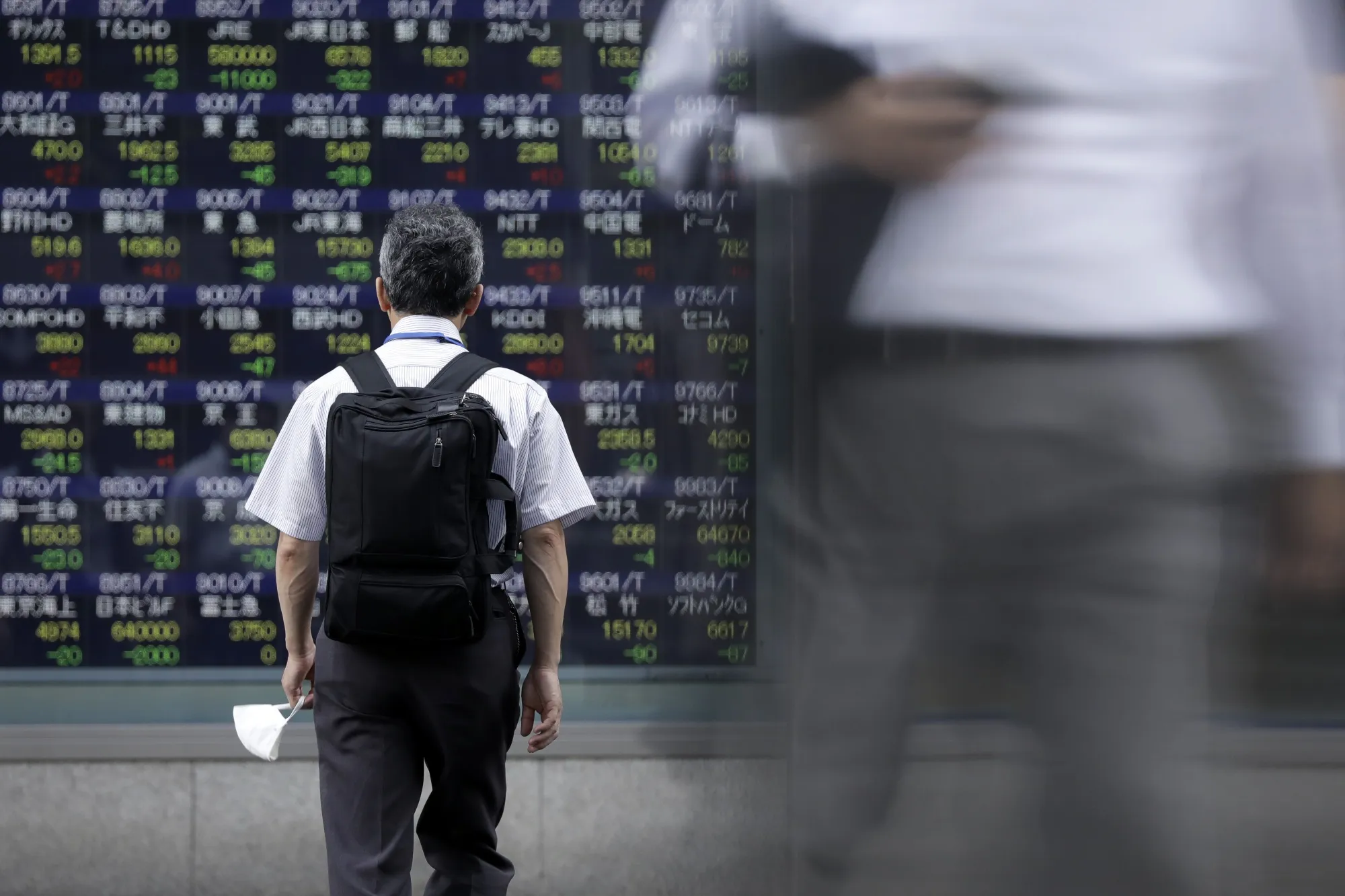 Japan Stocks Look to Cap Fourth Weekly Gain After Rate Decisions