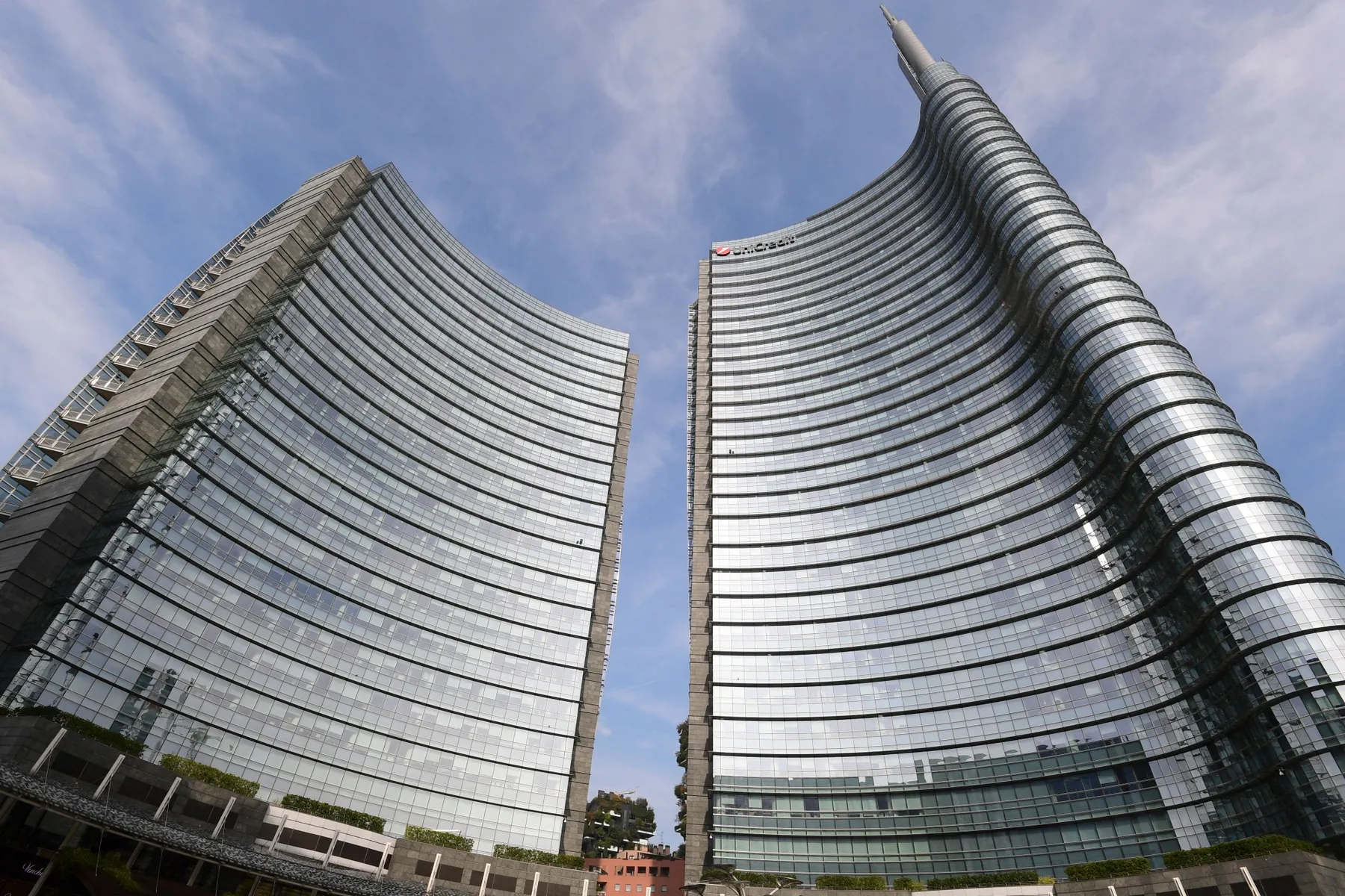 UniCredit Earnings Spotlight Shifts to Commerzbank Ambitions
