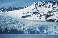 Alaska, Aialik glacier, Kenai Fjords National Park, sea kayakers