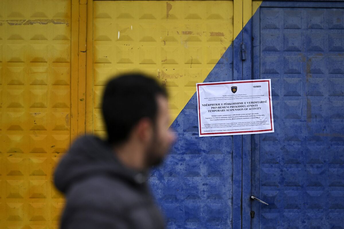 Kosovo Closes Serb-Run Institutions Ahead of Elections