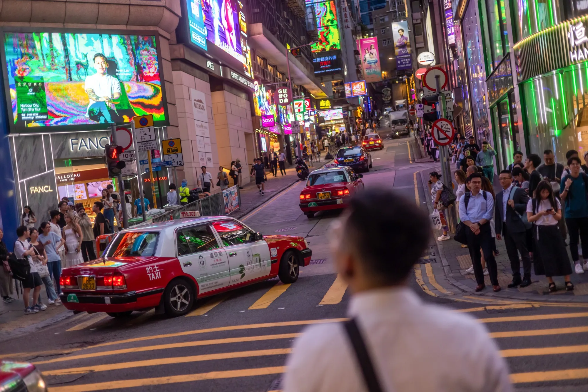 Why Uber Worries About Being Legalized in Hong Kong Amid a Battle With  Taxis - Bloomberg