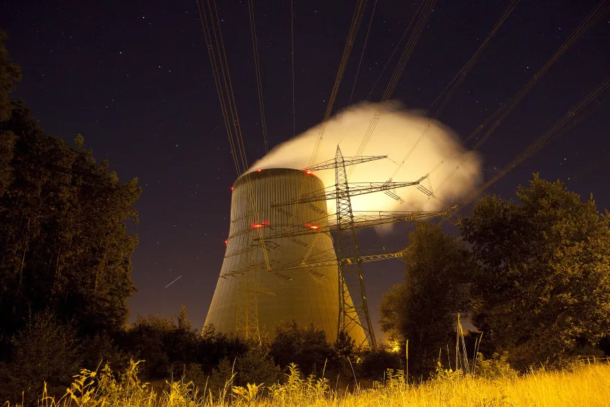 A cooling tower emits vapor at the&nbsp;power plant operated by RWE AG, in Emsland, Germany.