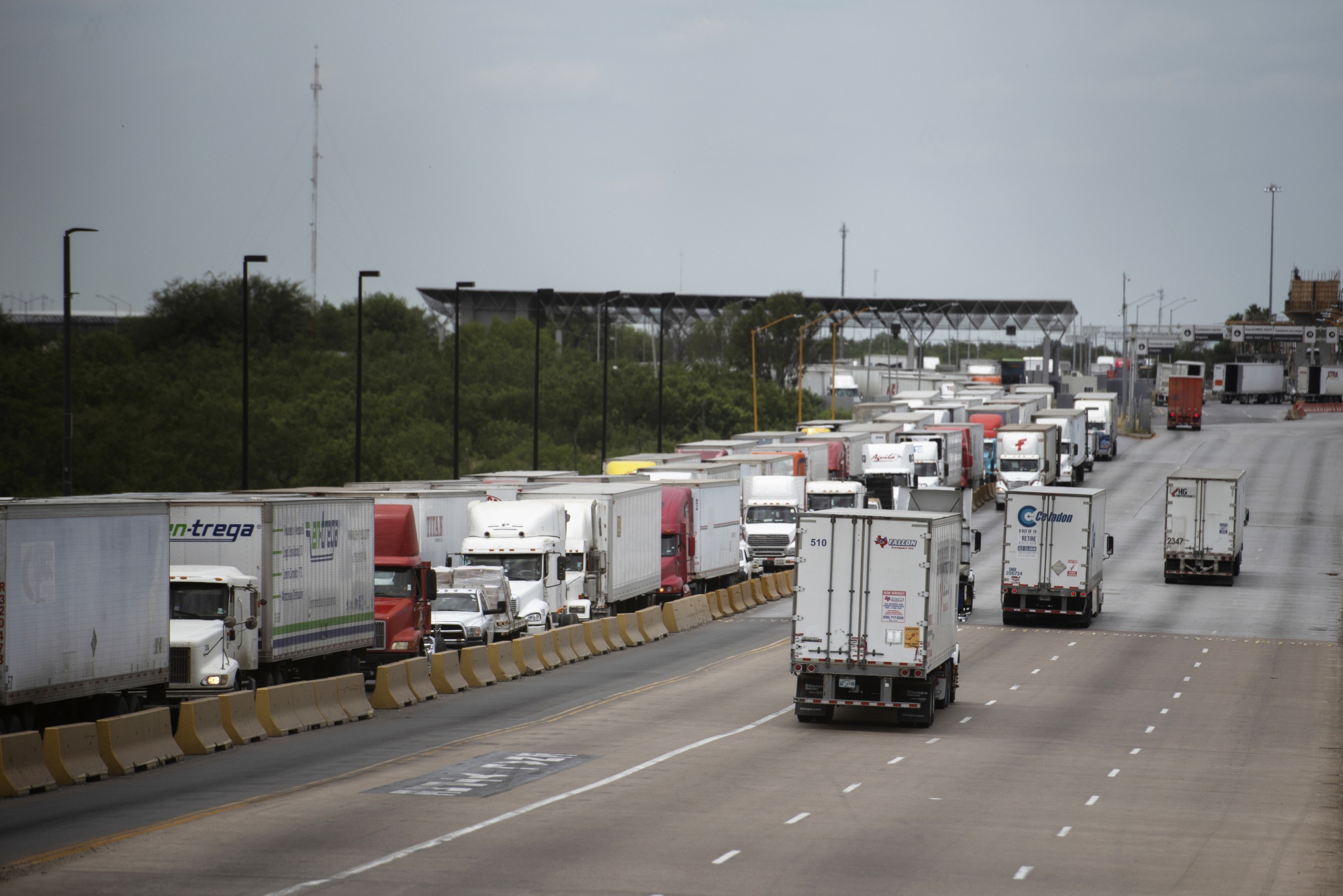 Texas-Mexico Border Truck Inspections Clog Commercial Crosssings