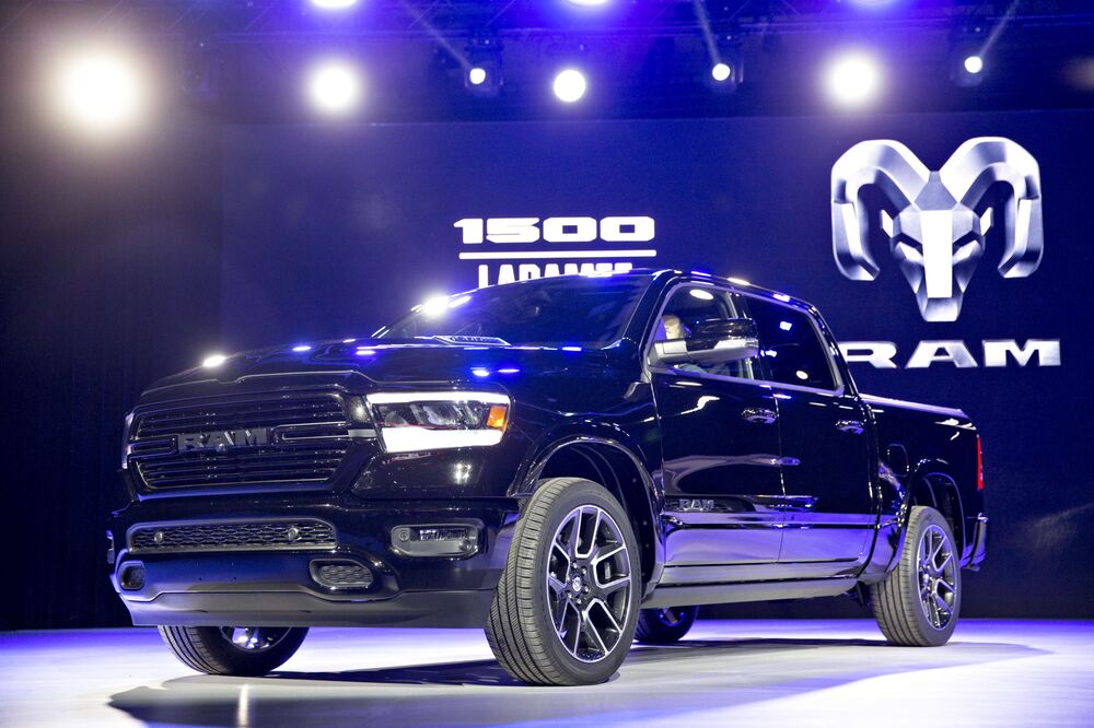 The American Sedan Is Dying Long Live Suv Bloomberg Inside The 2018 North American International Auto Show