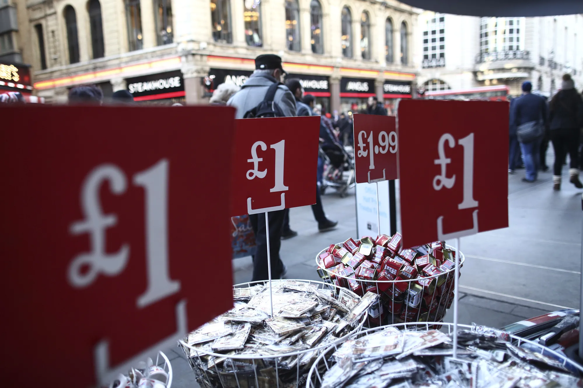Tourist Economy As Weak Pound May Help Spur U.K. Tourism