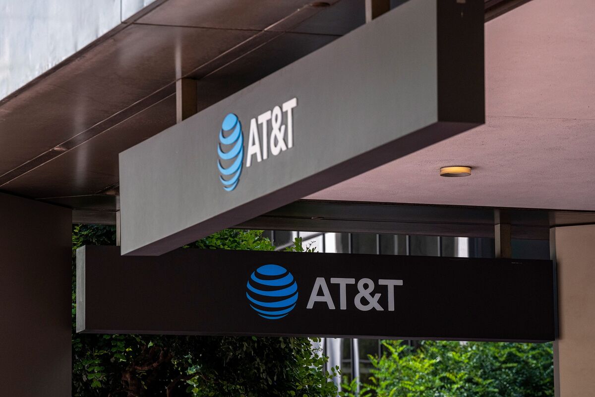 AT&T Outlines ‘New Era’ in Broadband Growth; Cash Flow Takes Hit ...