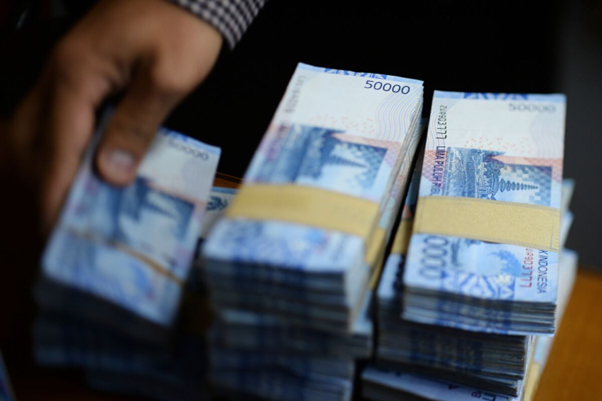 Pimco Says Emerging Currencies Near Cheapest in Two Decades - Bloomberg