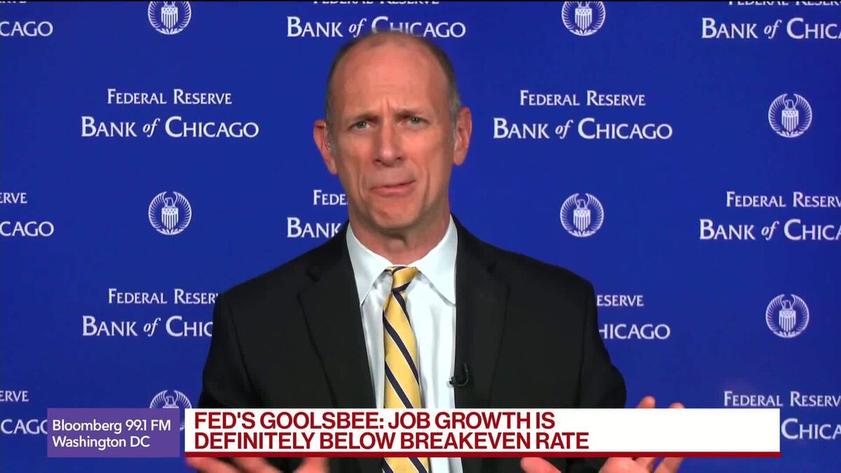 Fed’s Goolsbee Says He’s Still Undecided on Rate Cut