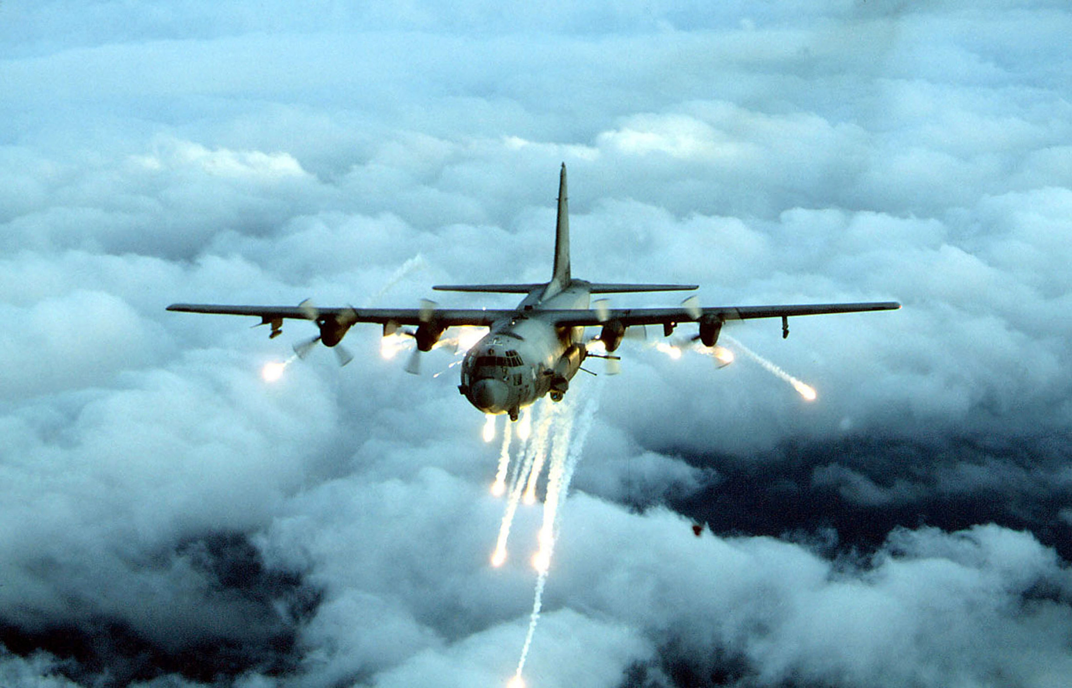 Http 1024. AC-130 Spectre. АС-130 Gunship. Lockheed AC-130 Spectre. AC 130 во Вьетнаме.