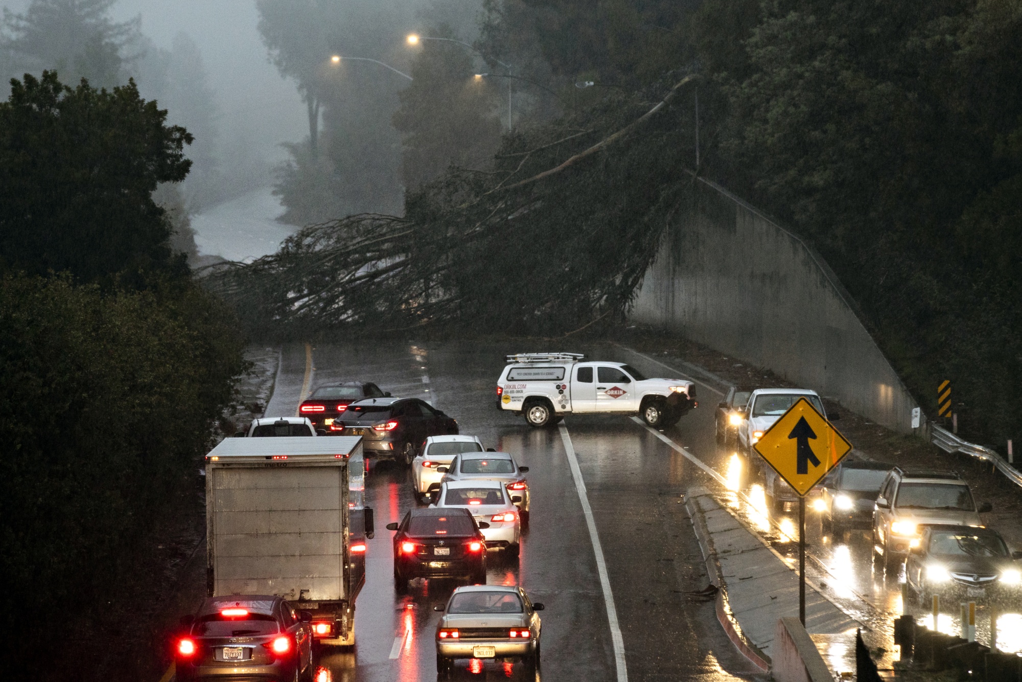 2 Dead In Submerged Car As California Storm Worries Spread - Bloomberg