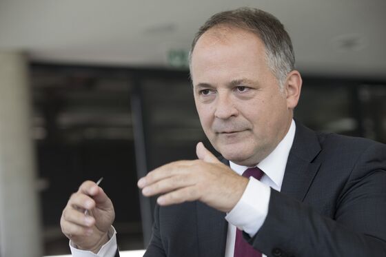 Coeure Sees No Need for ECB to Dilute Impact of Negative Rates