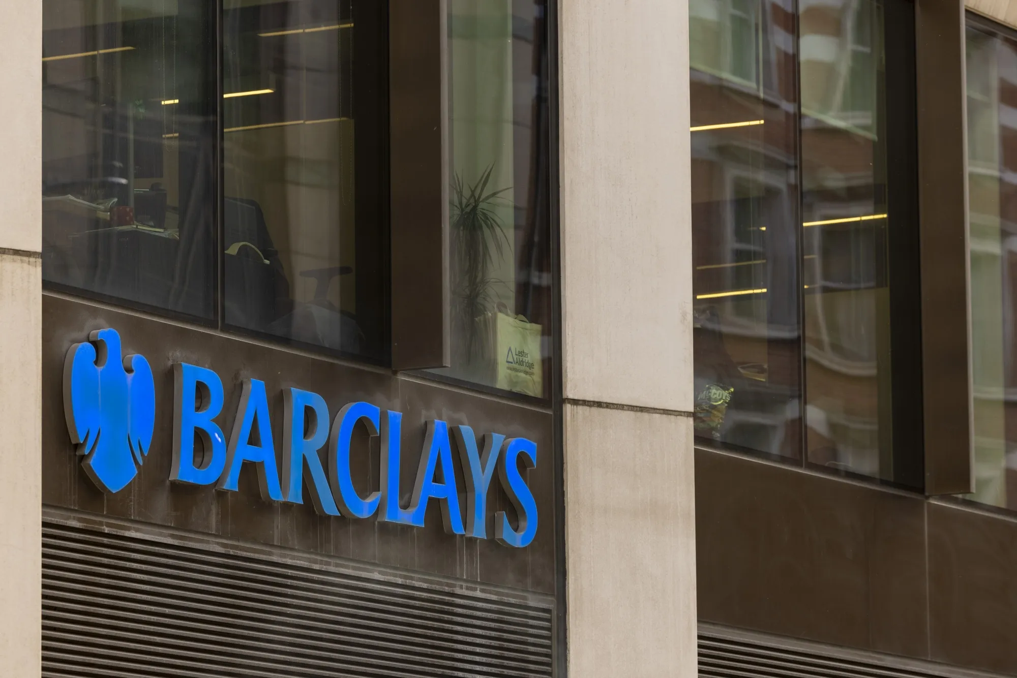 HSBC, Lloyds, Standard Chartered & Barclays Banks Ahead Earnings