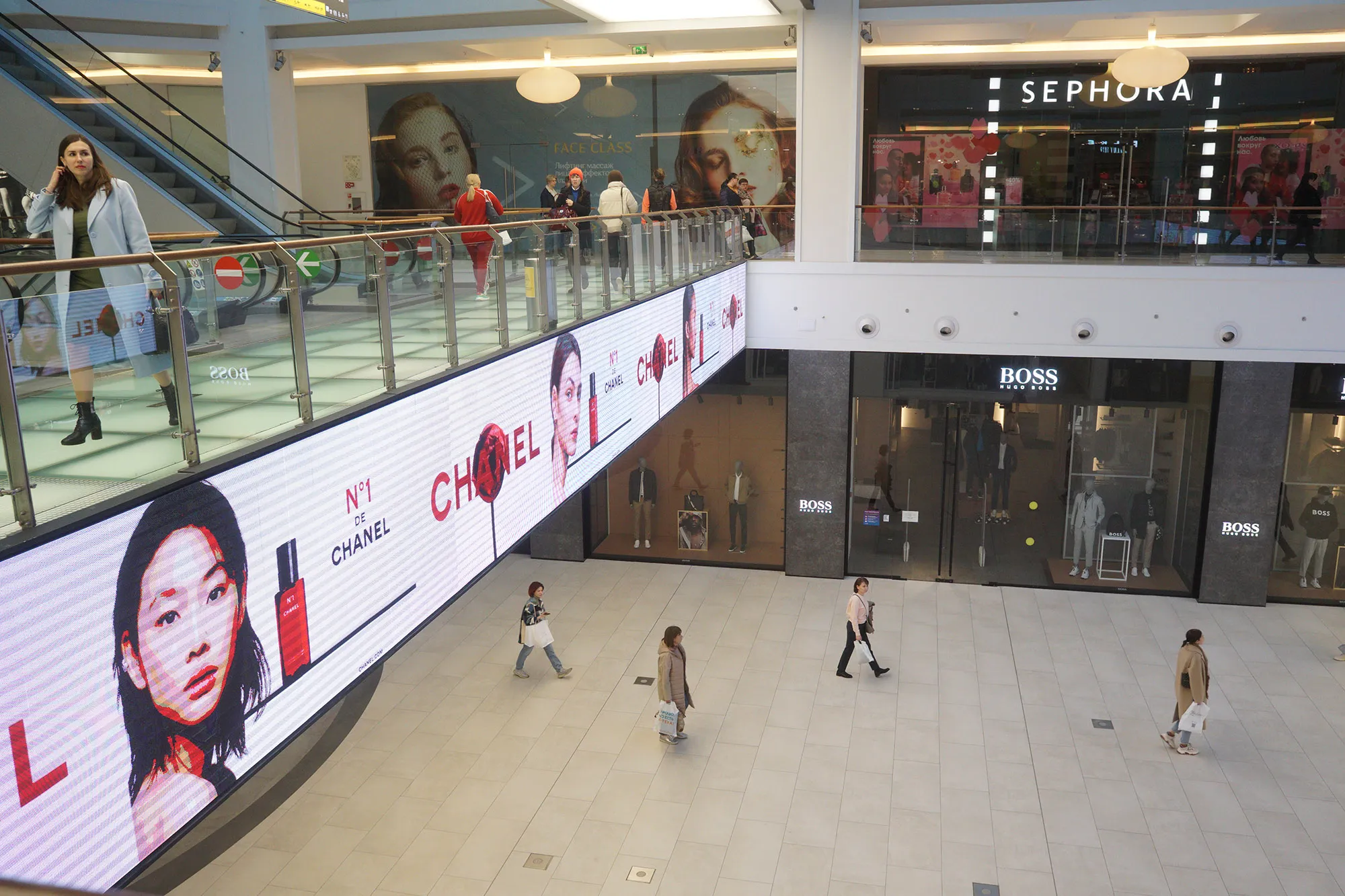 Shoppers walk past to closed stores&nbsp;at a mall, in Moscow, April. 19.