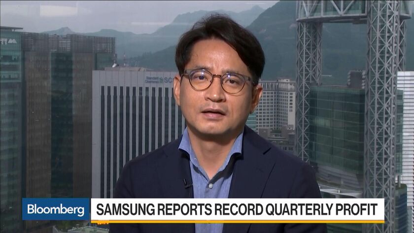 Hasil gambar untuk Bloomberg:Macquarie's Kim Says Samsung to Benefit From Chip Demand