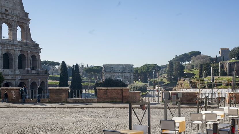 Italy Shuts Down Shops Restaurants After Virus Toll Rises Bloomberg