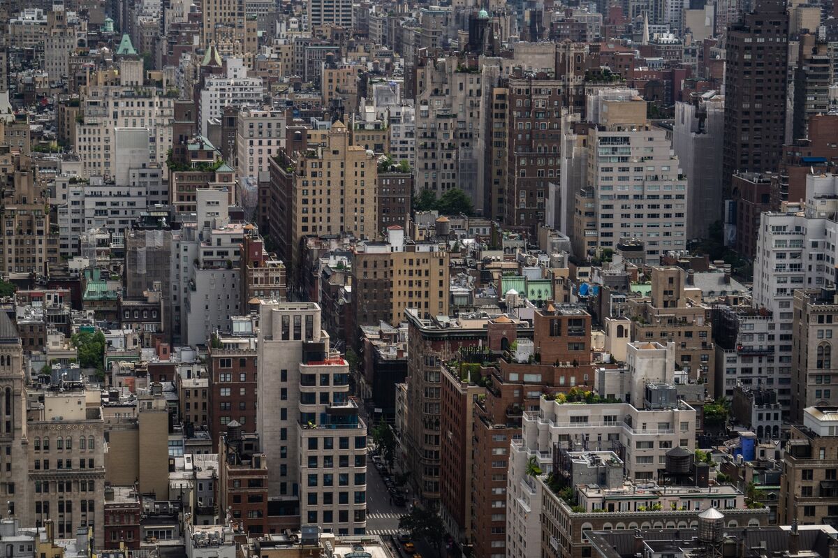 Manhattan Home Sales Jump to Two-Year High Led by Cash Buyers