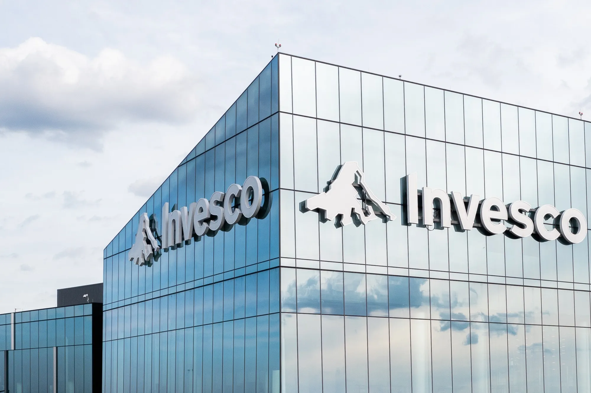 Invesco Sharpens Tech-Stock Concentration With ‘Mega’ QQQ Fund - Bloomberg