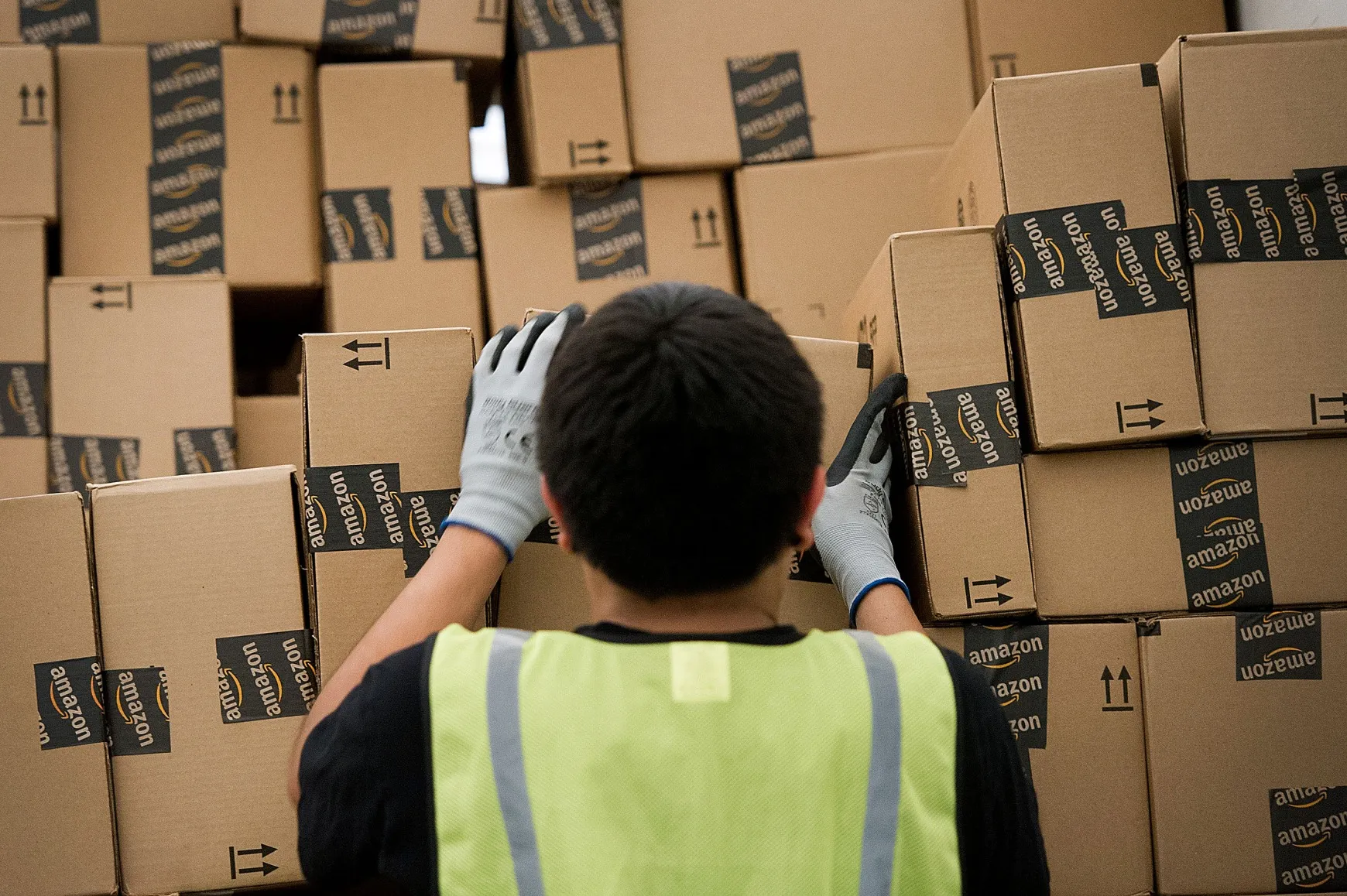 Inside An Amazon.com Distribution Center 

