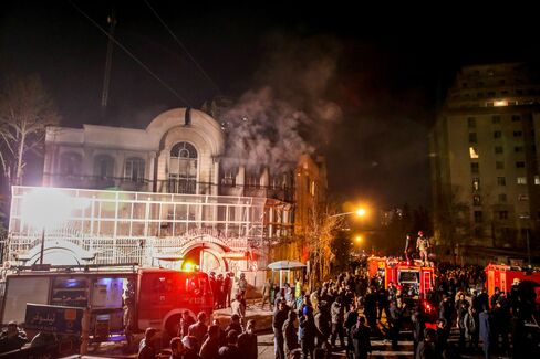 Iranian protesters set fire to the Saudi Embassy in Tehran