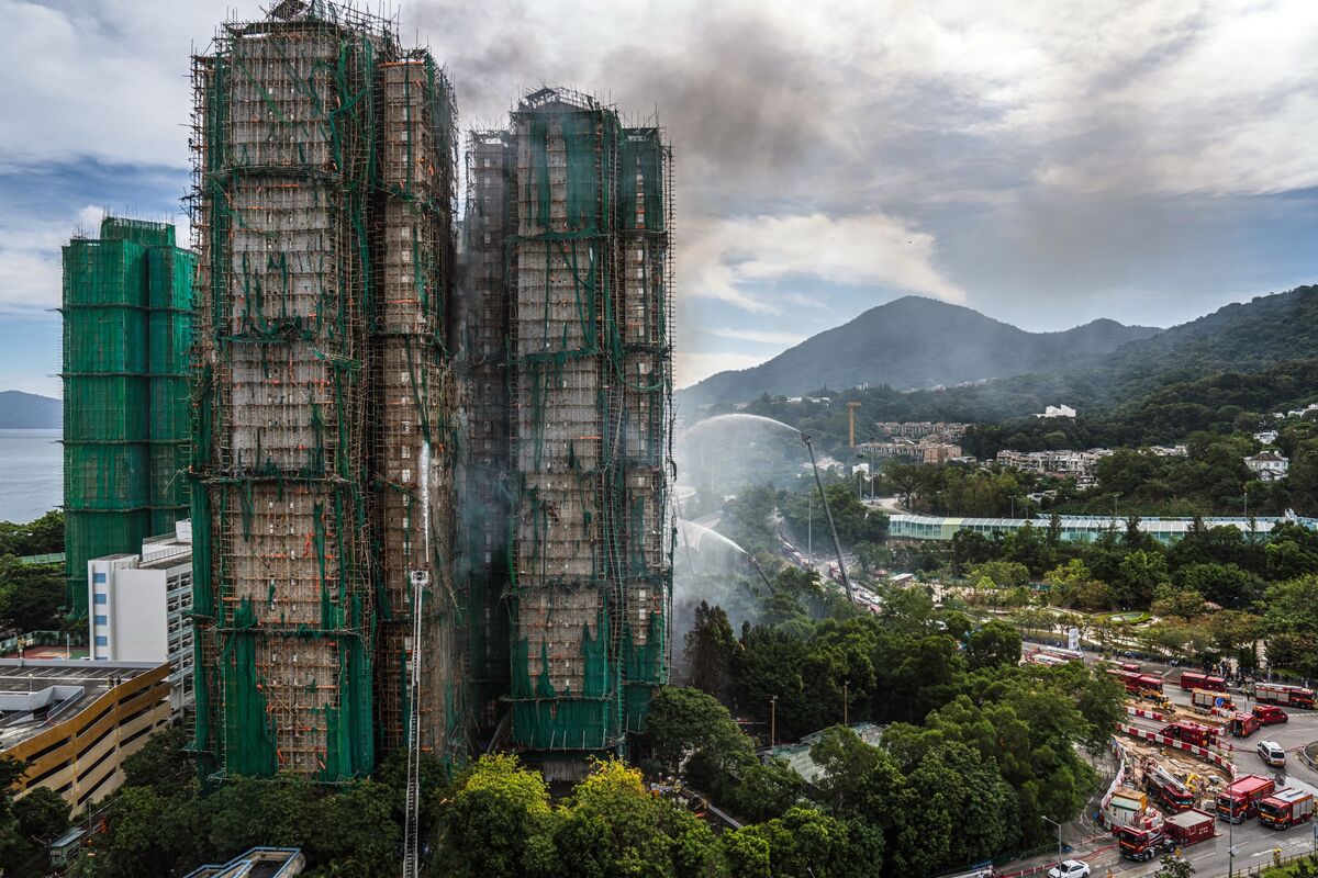 Vụ cháy ở Hồng Kông làm dấy lên lo ngại về an toàn cho các khu nhà cao tầng ở Trung Quốc