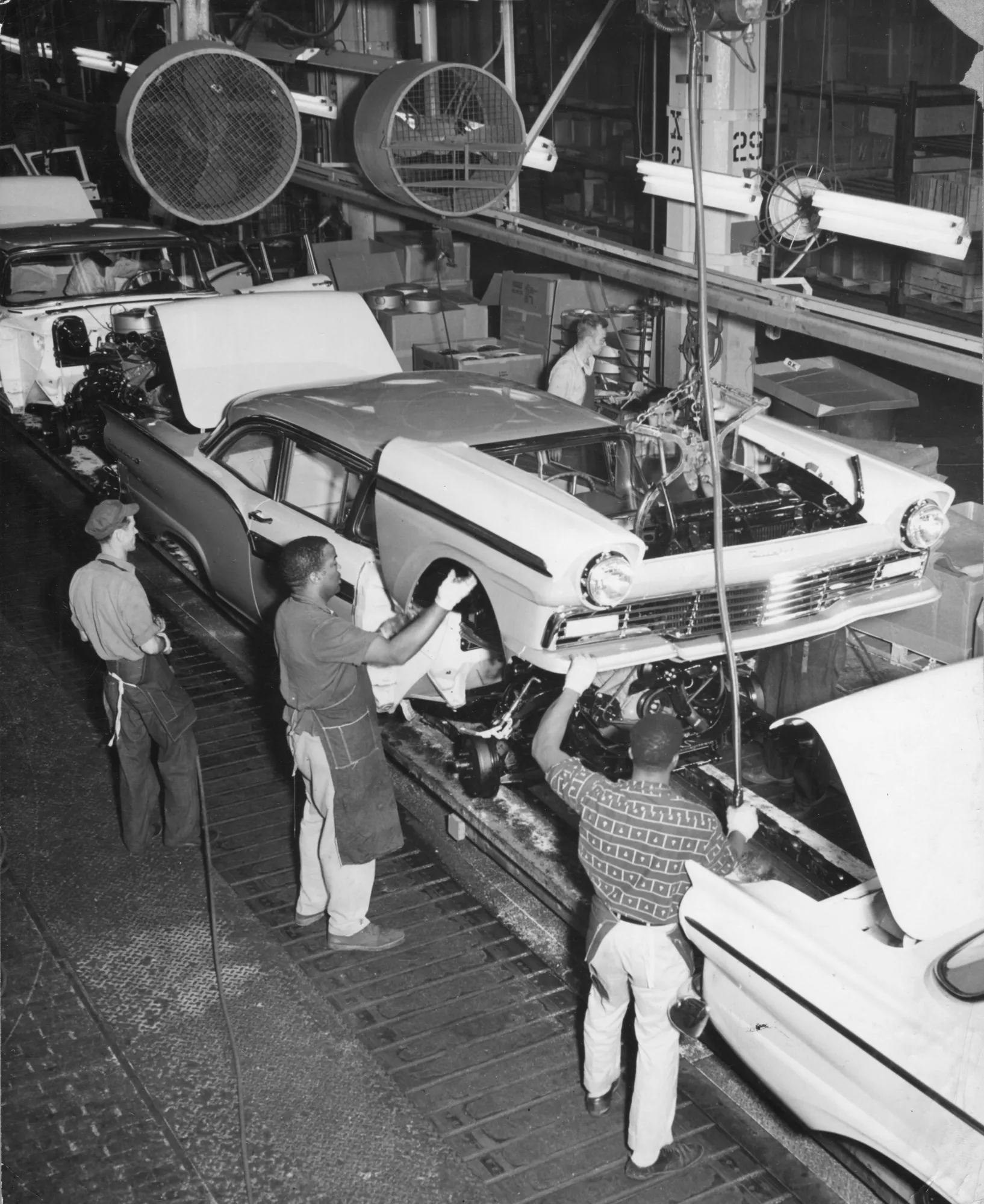 The middle class before robots:&nbsp;workers at a Ford motor plant assembly line, Detroit, Michigan, 1961.&nbsp;