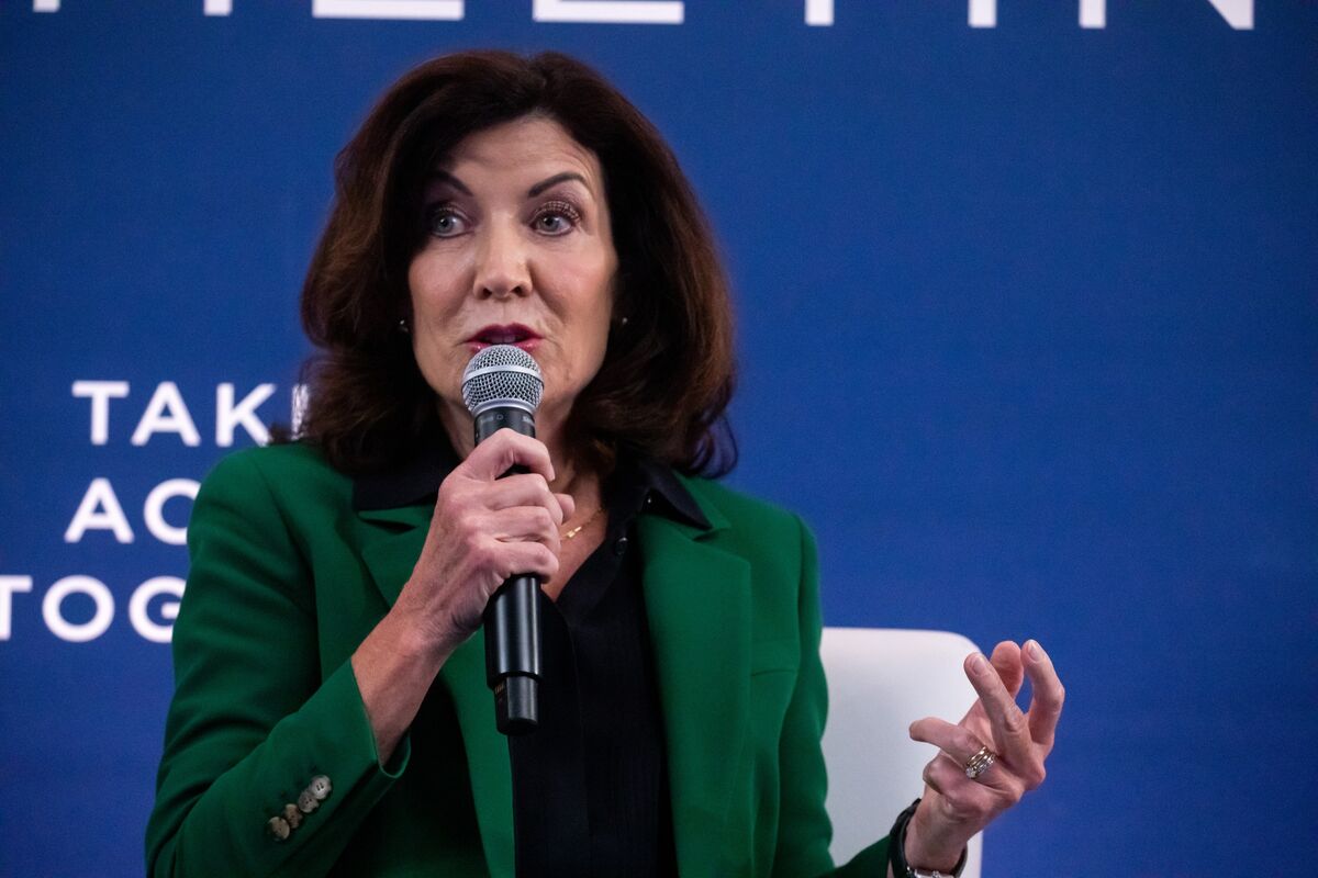 NY Governor Hochul Leads Zeldin by Only Four Points in New Poll - Bloomberg