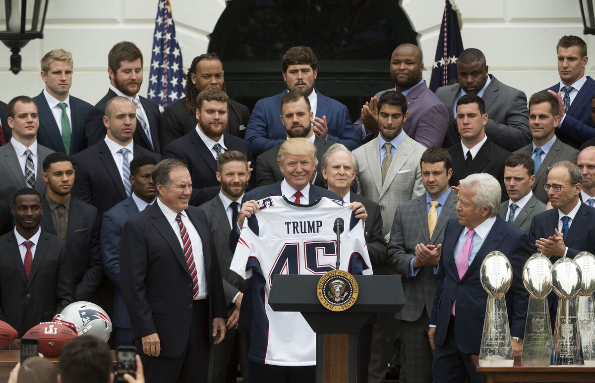 Absent Brady and ignoring Aaron Hernandez, Patriots and Trump