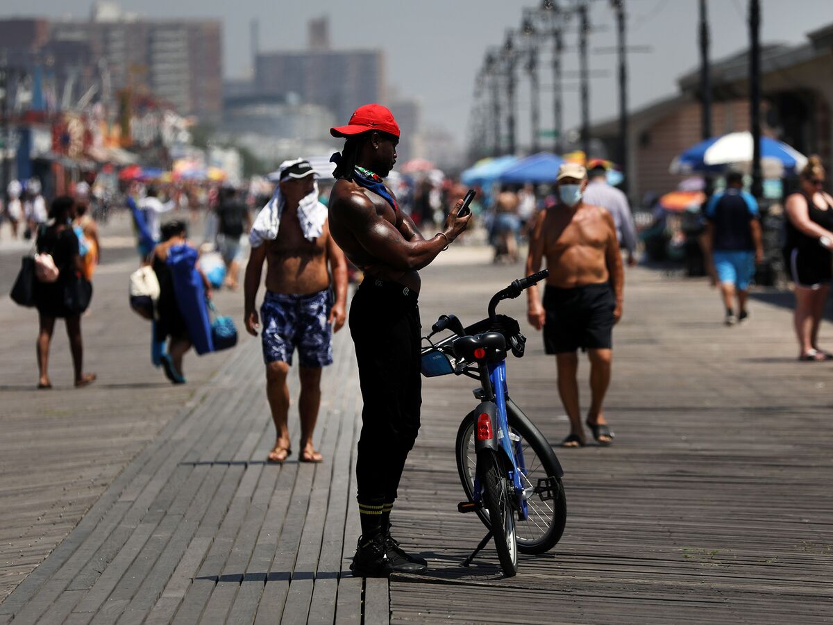 New York Slogs Through Another 90Degree Day, With More to Come Bloomberg