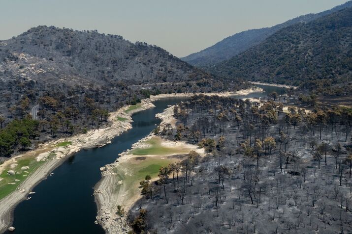 Spain Plan Economic Aid as Major Fires Still Burn