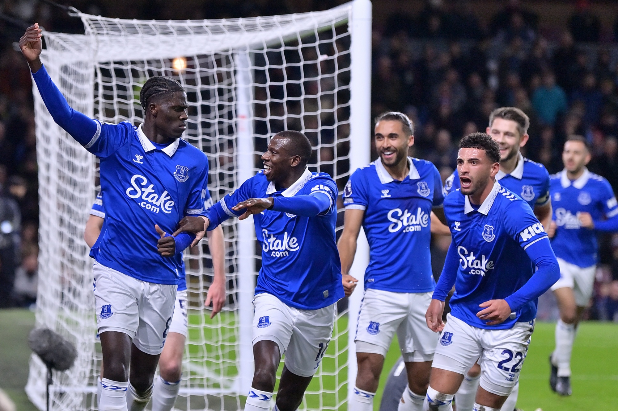 Everton to drop lucrative deal with gambling giant two years early