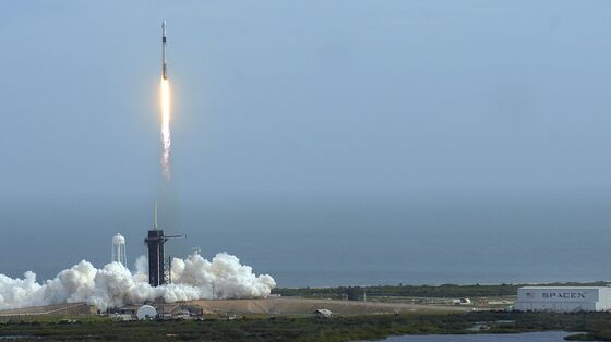 Musk’s SpaceX Steps Toward Crewed Flights in Successful Test
