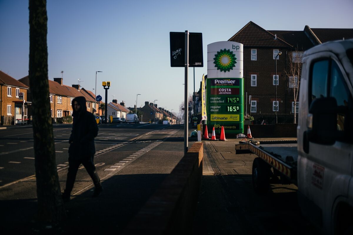 UK Inflation Falls More Than Expected as Fuel Prices Drop