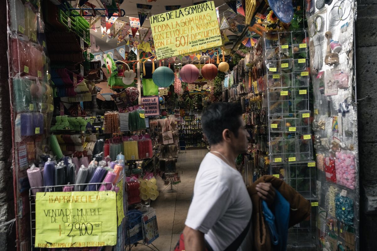 Mexico’s Remittance Slowdown Could Stop Peso Rally, BofA Says