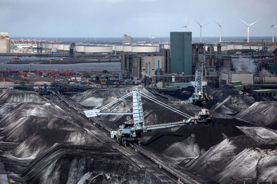 Coal Stockpiles Grow at Europe’s Ports After Warm Winter