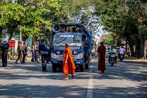Brawling Myanmar Monks Show Buddhist Nationalists Backing Coup