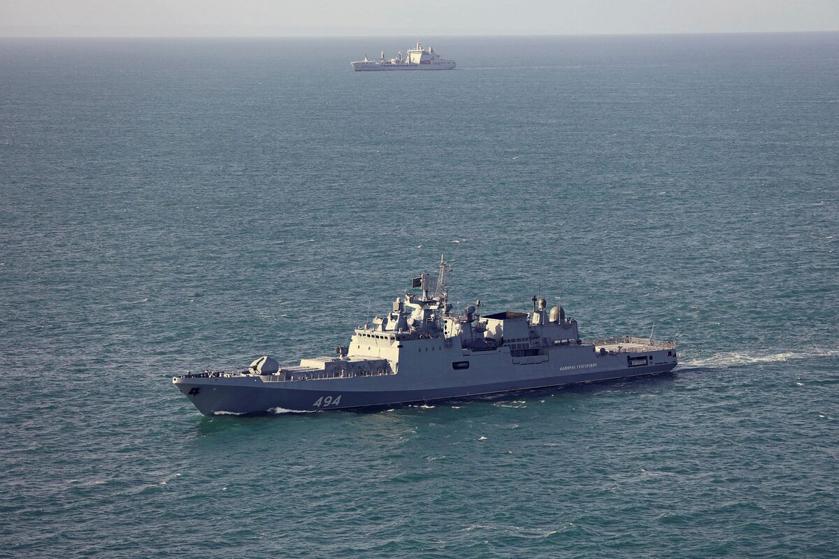 Russian Warship Fires Warning Shots Near British Yacht