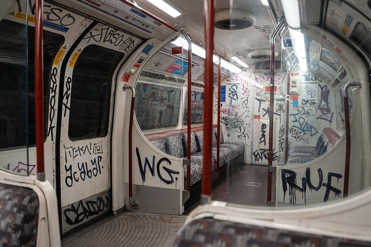 🟪"Disordine nelle strade: Sadiq Khan deve affrontare la situazione con urgenza"