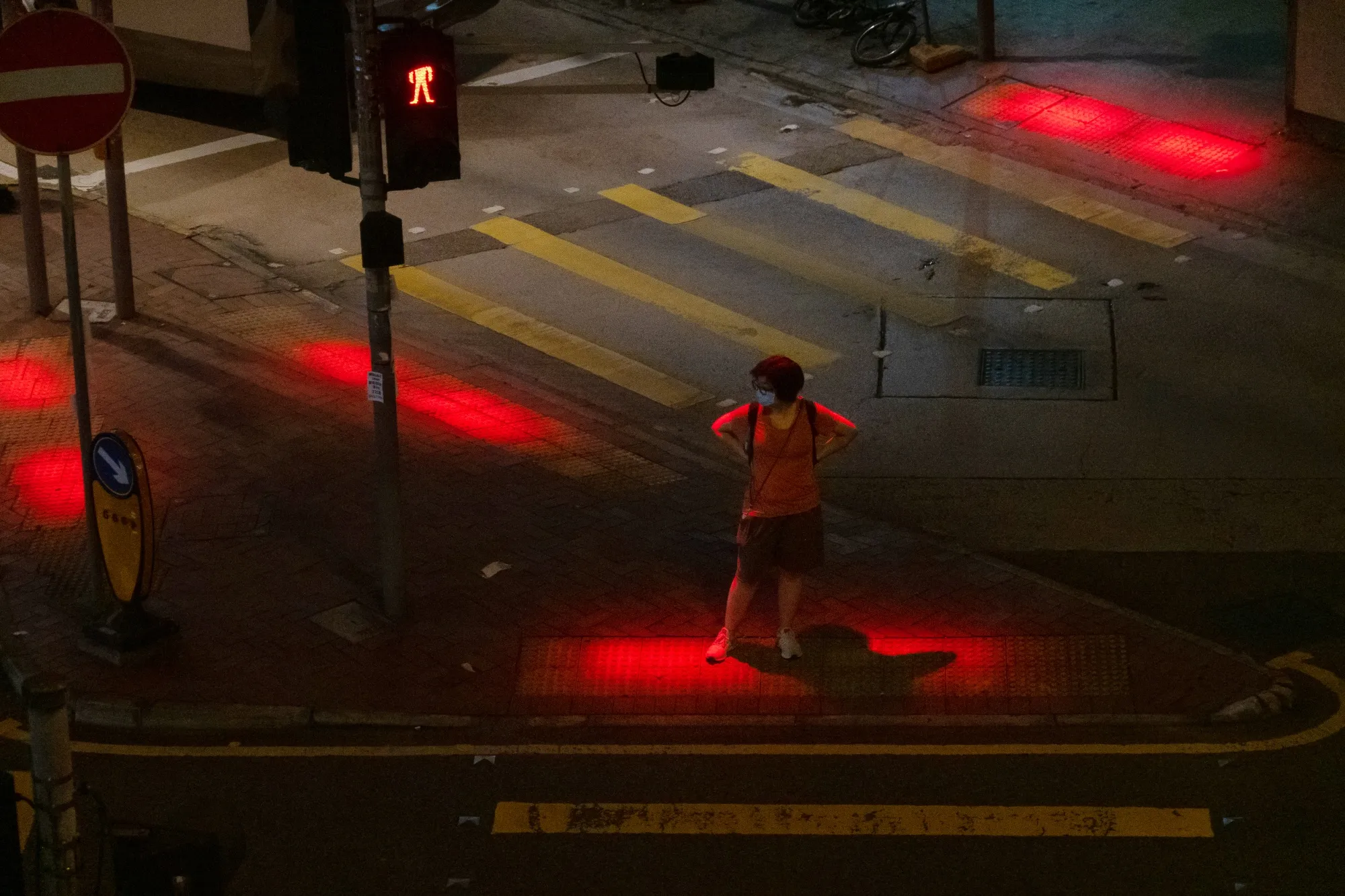 Hong Kong's New Traffic Lights for Pedestrians on Phones - Bloomberg