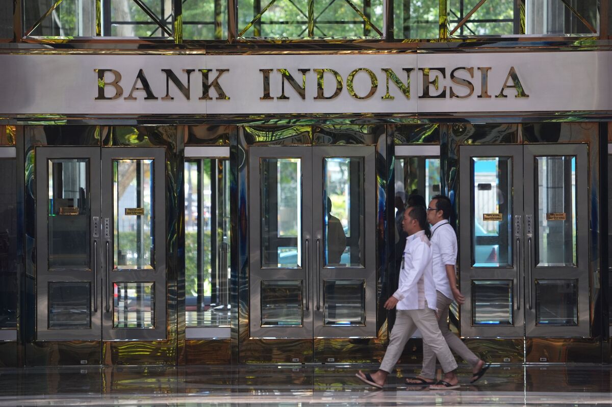 Bank Indonesia Seen Hiking Again by Analysts as Pressure Mounts