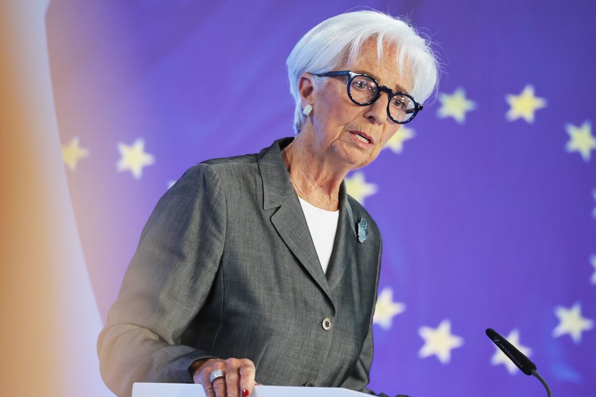 Lagarde Says She’s Staying at the ECB at Least Until Year End