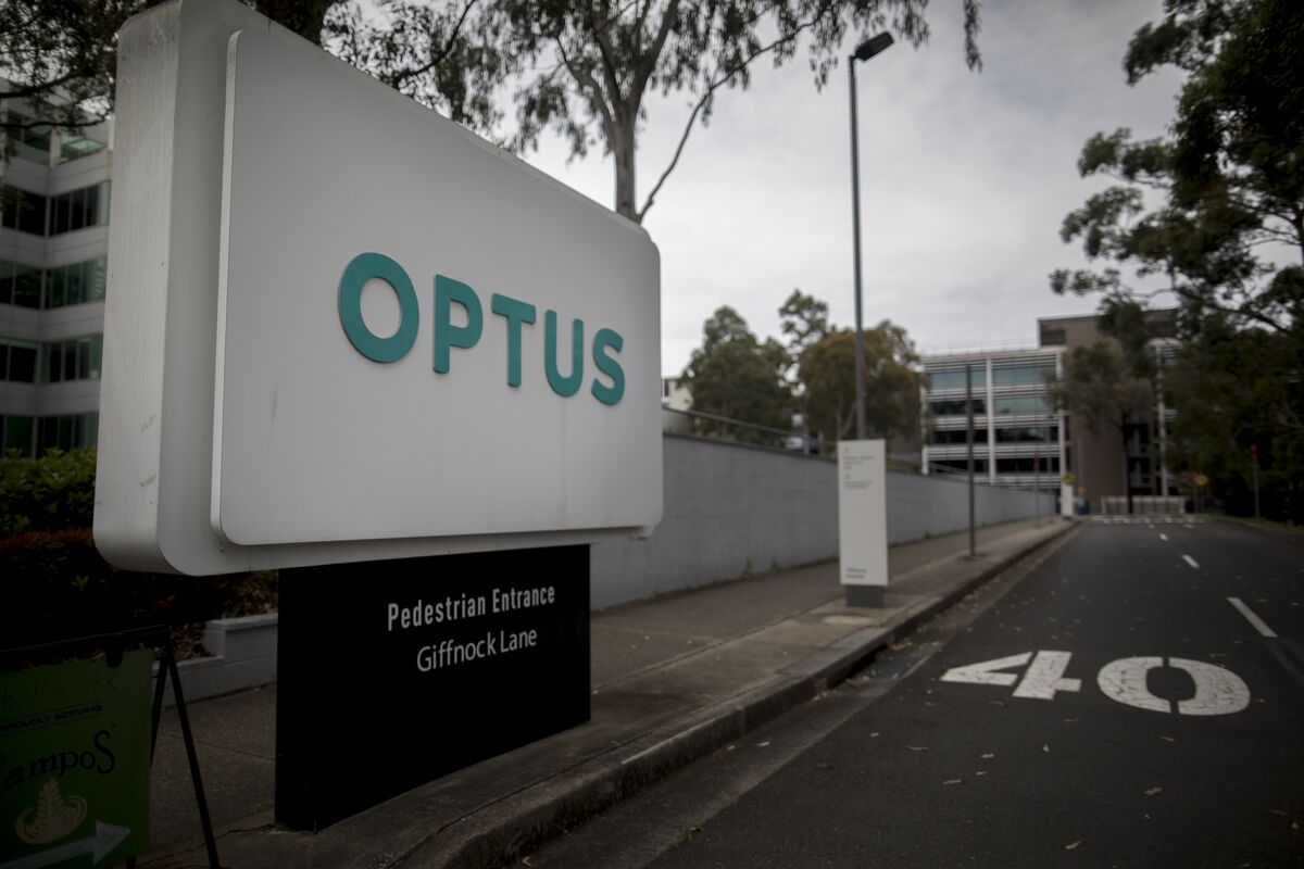 Pressure Grows on SingTel as Optus Emergency Call Blunders Mount