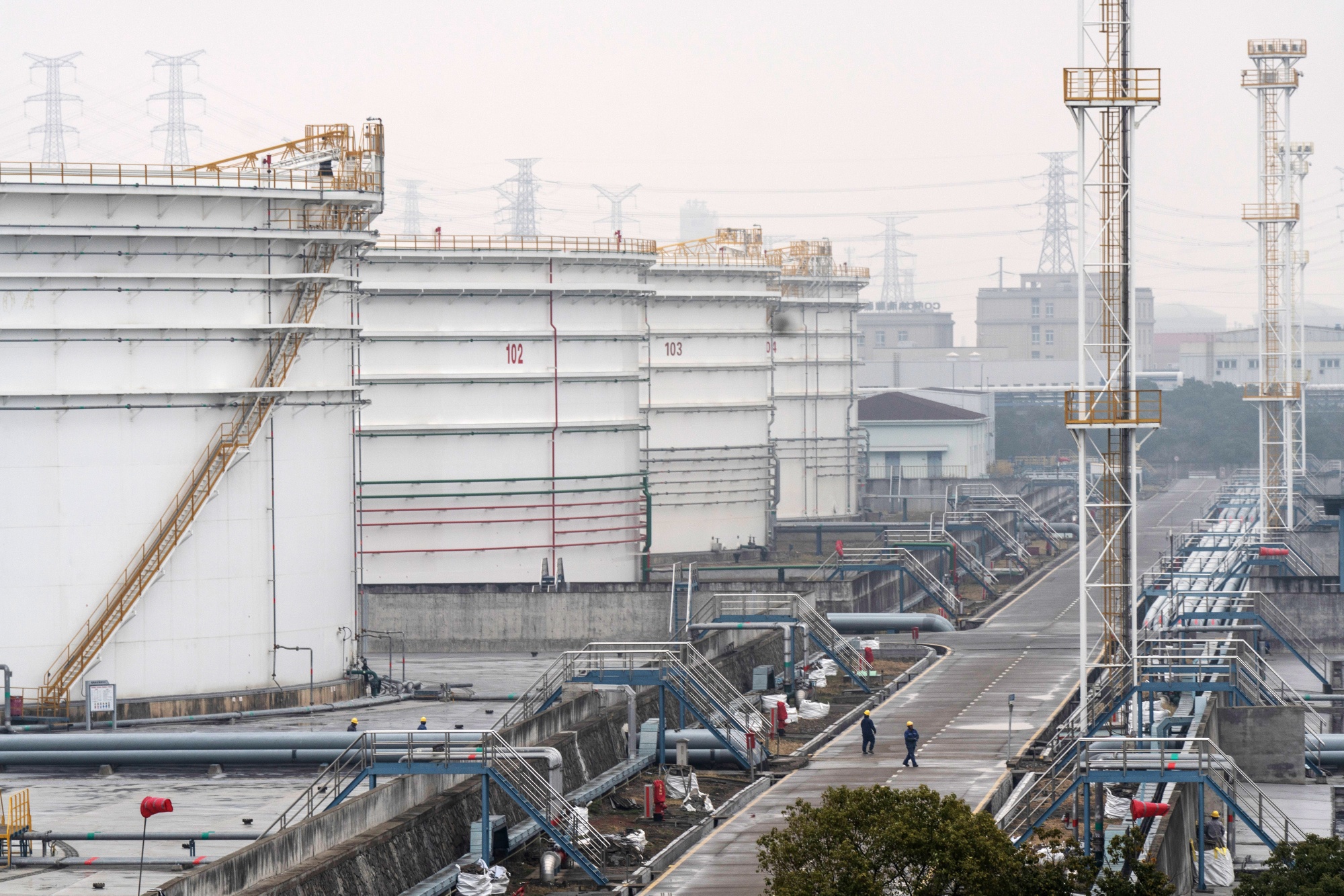 Oil storage tanks at a China Petroleum & Chemical Corp. (Sinopec) facility near Ningbo, China, on Monday, Jan. 5, 2026. The US's shock intervention in Venezuela will likely choke oil flows to China, although the short-term impact will be softened by large volumes of sanctioned crude being stored at sea. Photographer: Qilai Shen/Bloomberg