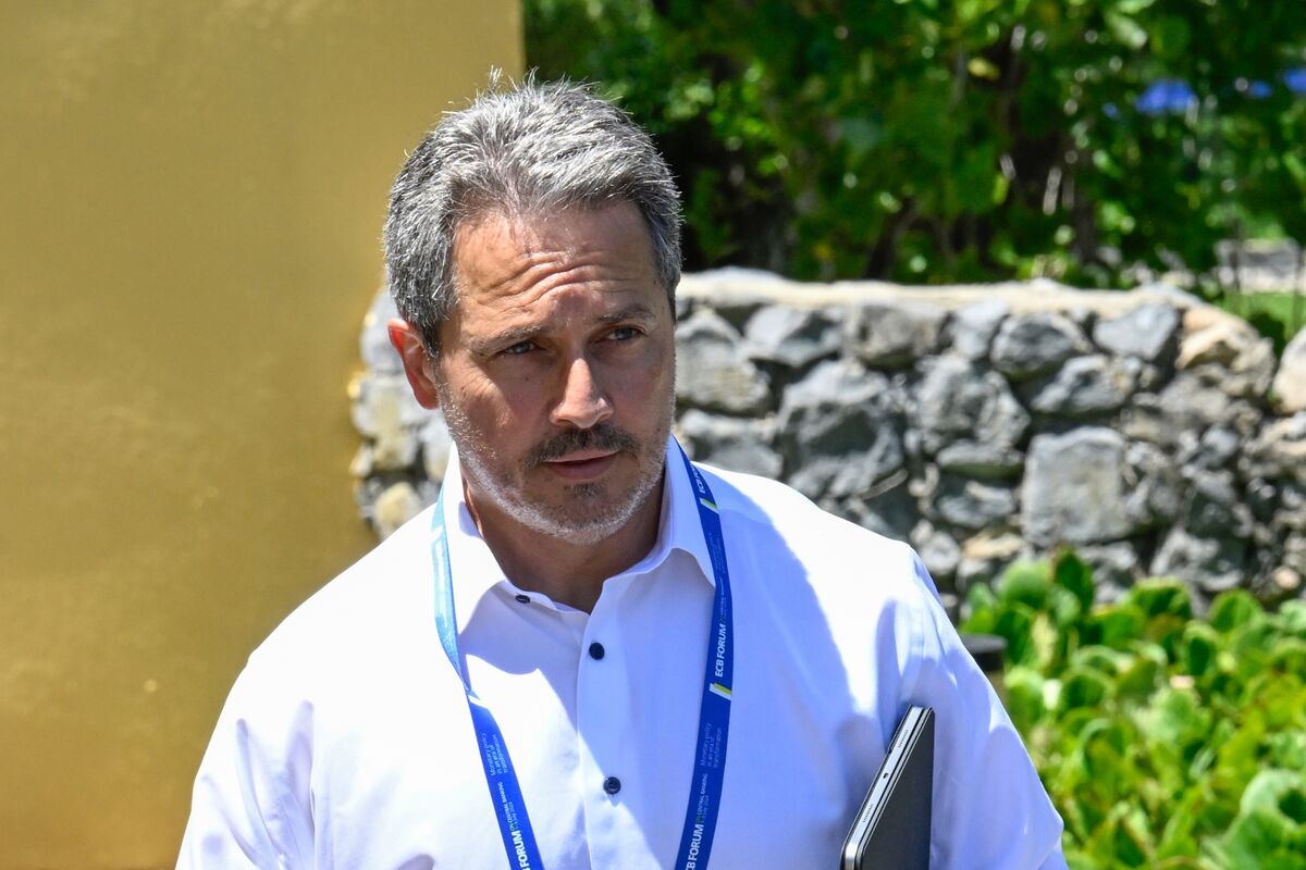 🟪"Vendite e Acquisti Immobiliari: Rivelazioni sulle Finanze del Presidente della Fed di St. Louis"