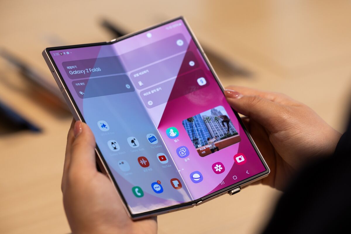 Samsung Is Poised to Unveil Latest Folding Smartphones on July 9 - Bloomberg