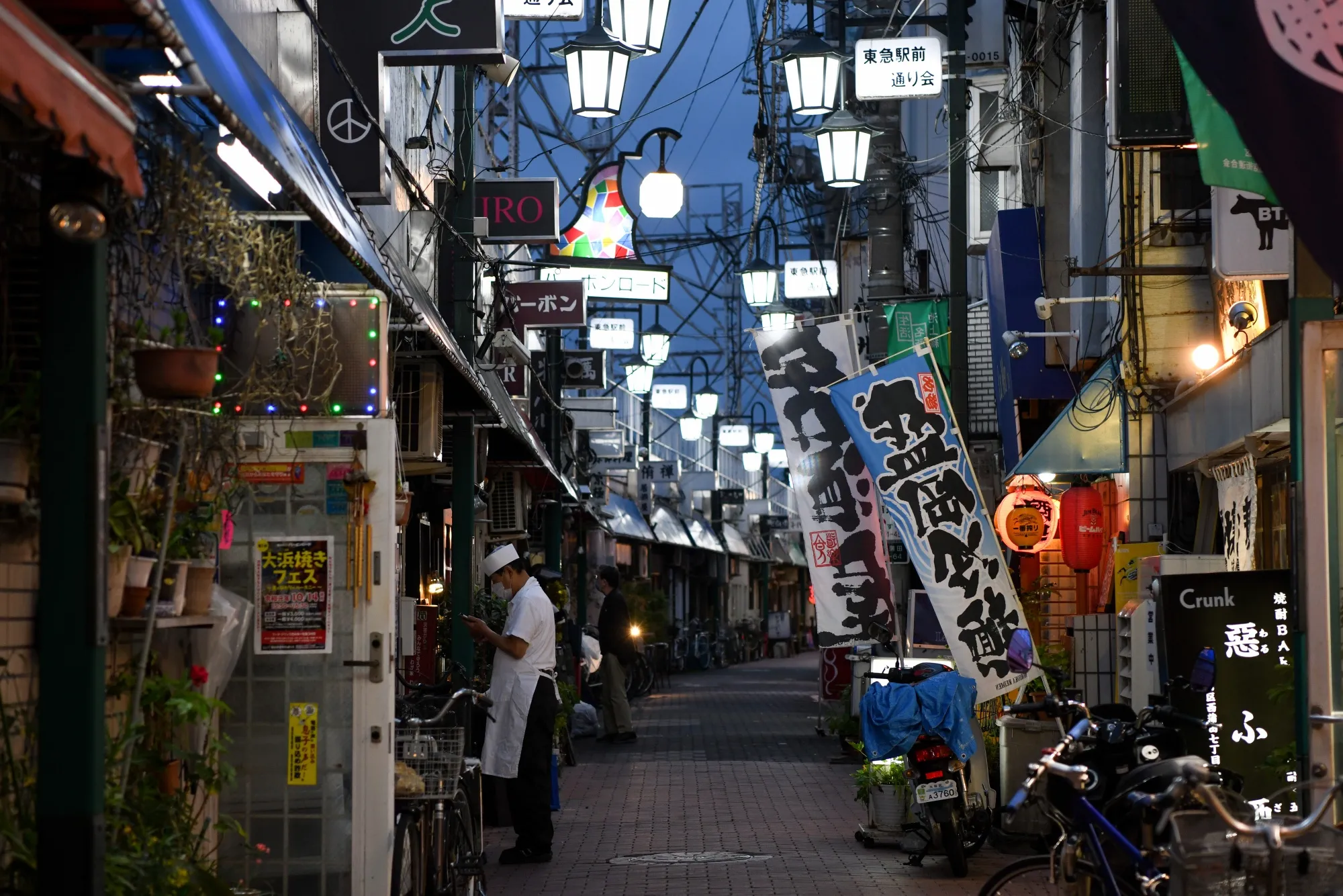 Bars and Restaurants as Recession Deepens in Japan 