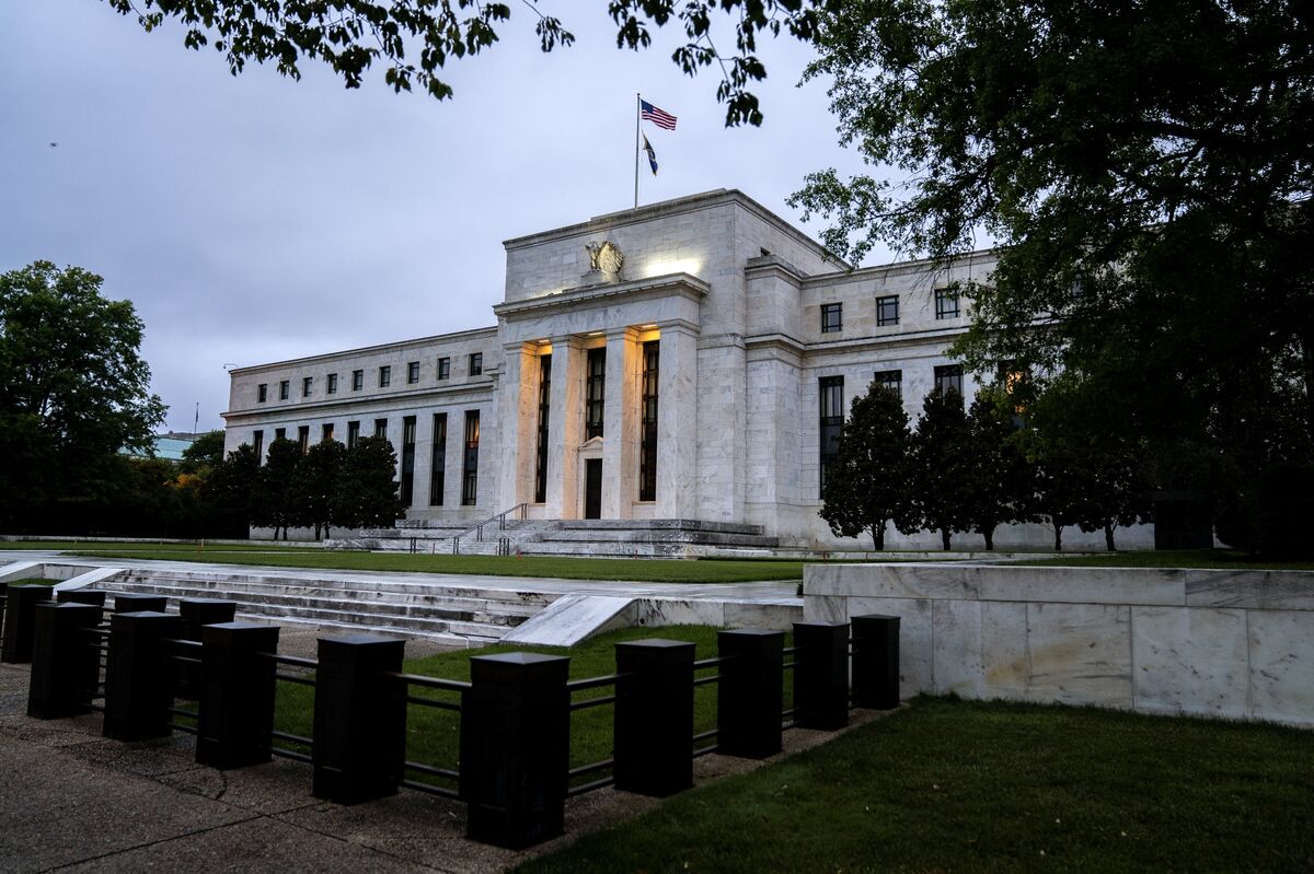 DoubleLine Says Fed Rate Cuts Will Lead to Steeper Yield Curve