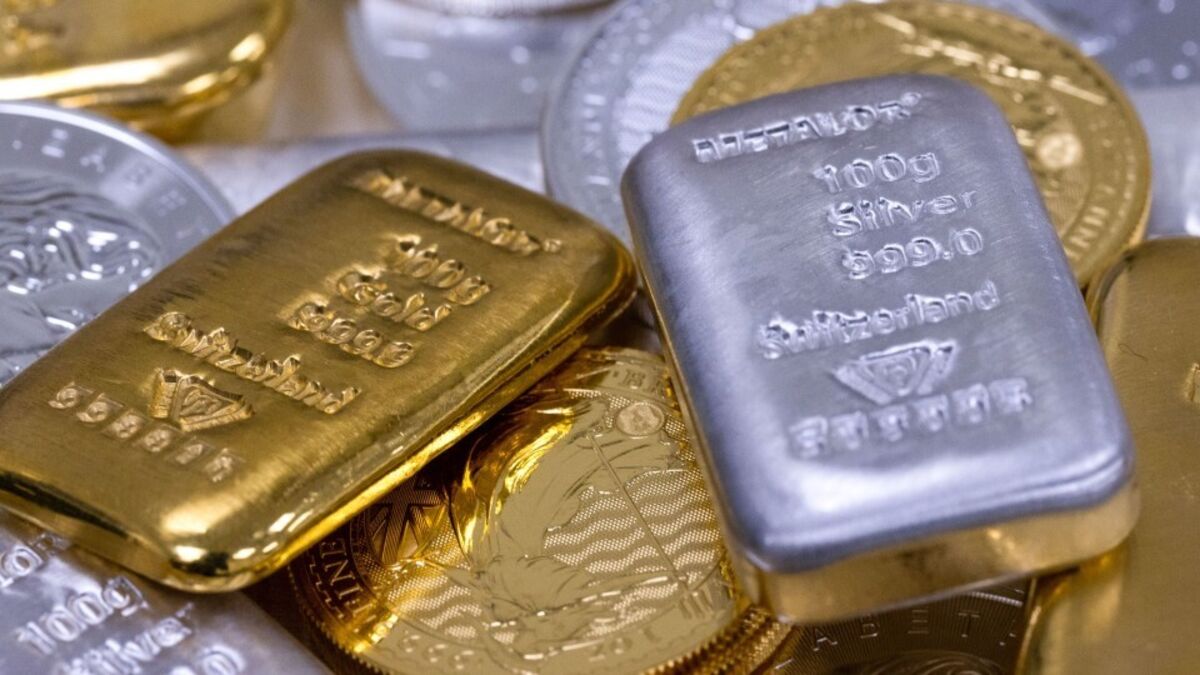 Stocks Hover Near Record, Silver Turns Volatile: Markets Wrap.