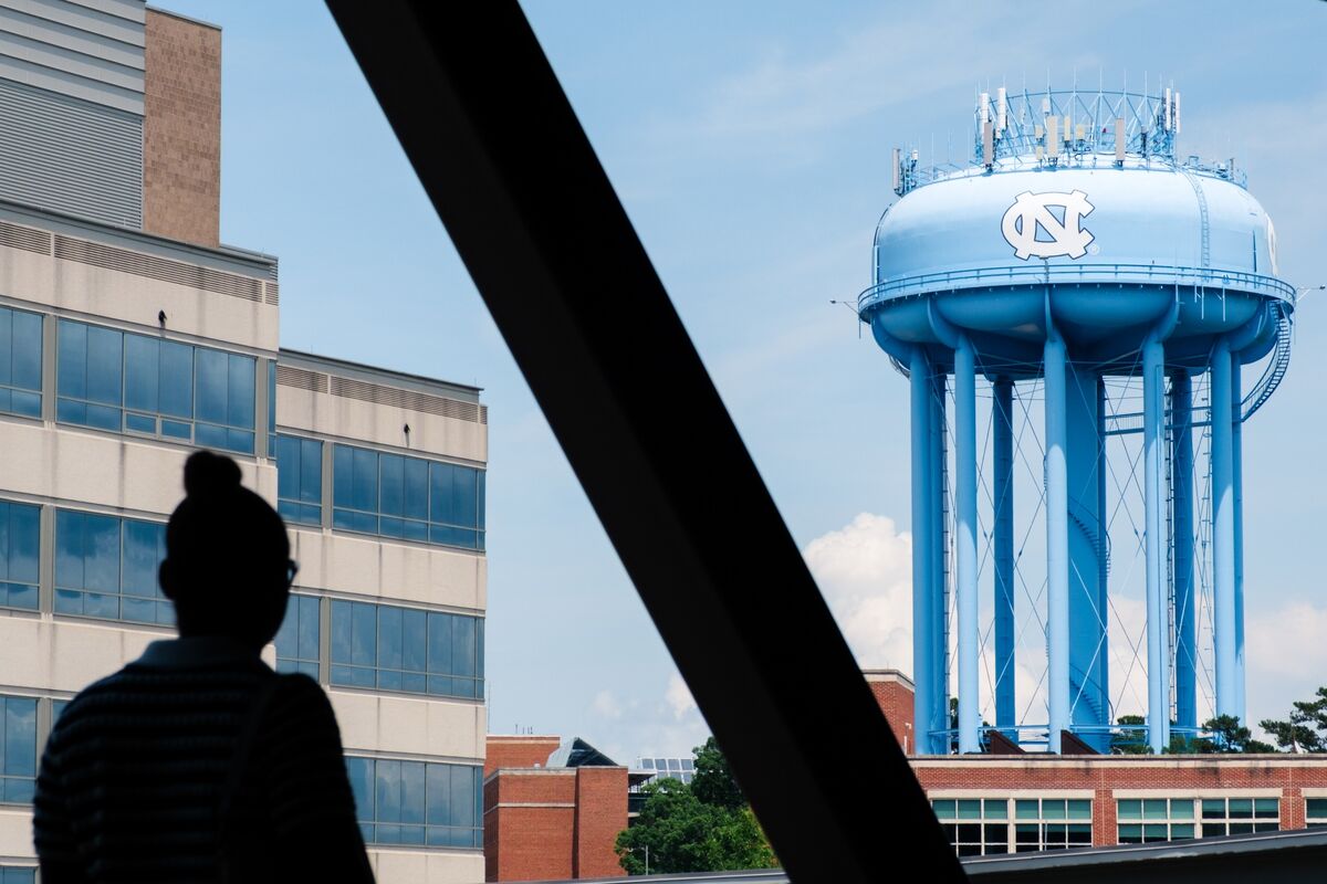 🟪"Il Research Triangle della Carolina del Nord: L'impatto delle misure federali di riduzione della spesa sulle comunità locali"