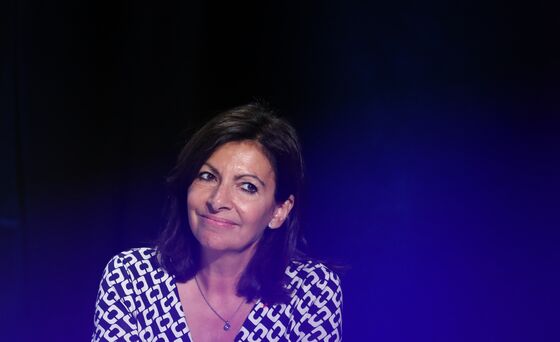 Paris Mayor Hidalgo Joins Crowded Race to Replace Macron